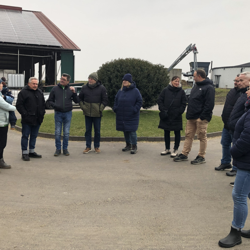 Die Freie Wähler Grünberg besuchen einen modernen Landwirtschaftsbetrieb