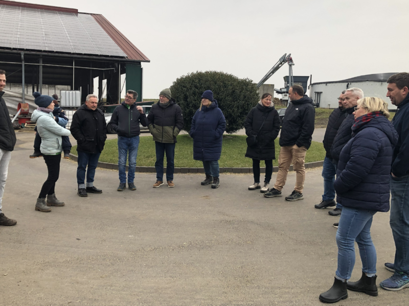Die Freie Wähler Grünberg besuchen einen modernen Landwirtschaftsbetrieb