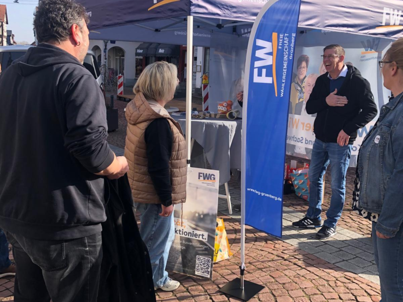 Informationsstand auf dem Marktplatz